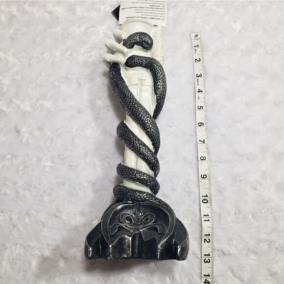 Skeleton hand and snake candle holder - Picture 5 of 9